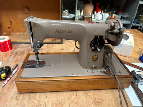 1955 singer sewing machine - singer,
