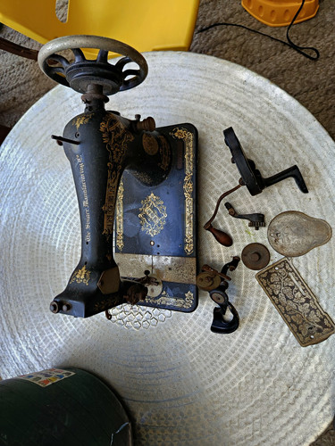 Singer vintage hand crank - vintage, hand-crank