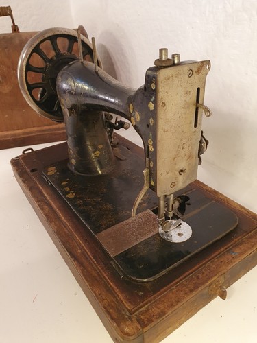 Very old singer sewing - very,