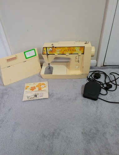 Retro 1970s singer - retro,