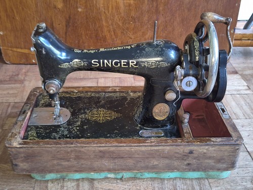 Vintage singer sewing machine - singer,