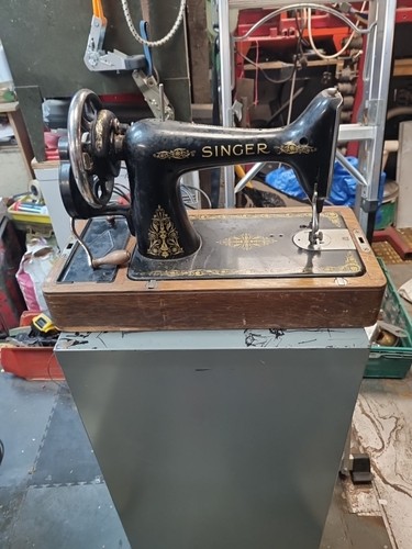 Singer vintage sewing machine - vintage,